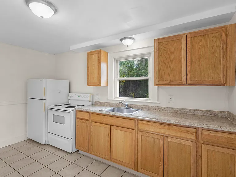 113 E Main St #4 — Photo 1