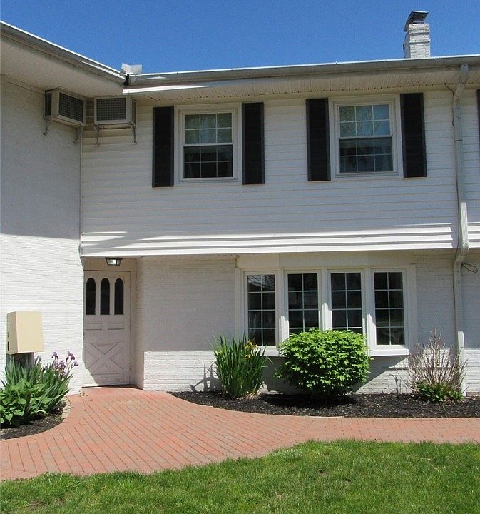 1st image of 7 Meadowlawn Dr Unit 19