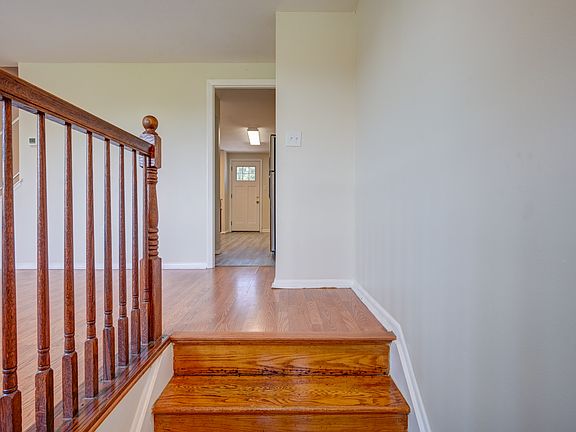 5th image of 913 Regina Dr