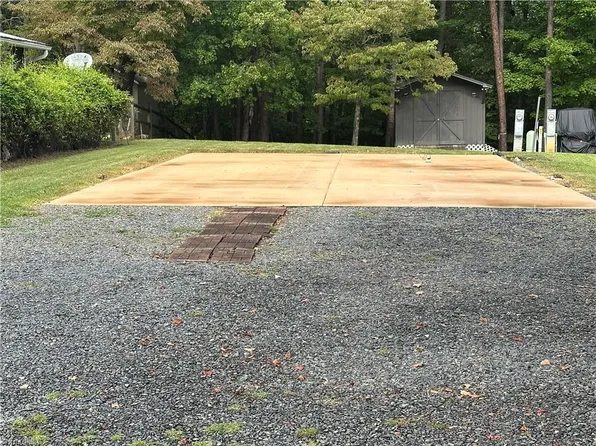 117 Cardinal Dr, New London, NC 28127