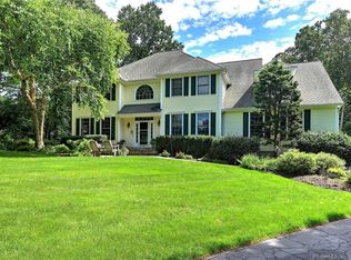 40 Gatehouse Rd, Trumbull, CT 06611