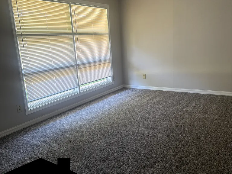 1204 Graham Ave — Photo 6