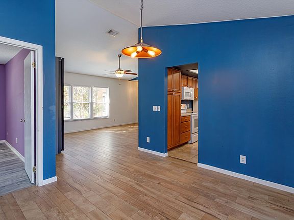 5th image of 8437 Alveron Ave