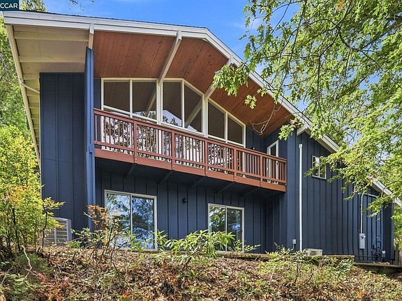 3rd image of 859 Mountain View Dr