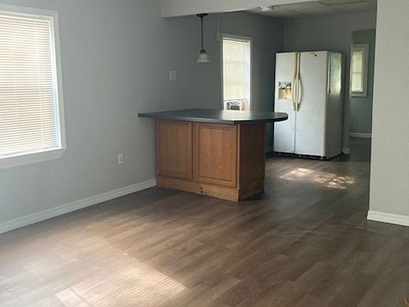 2nd image of 608 Sarrazin Ave