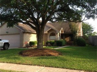 3739 Raindrops Rd, Pasadena, TX 77505