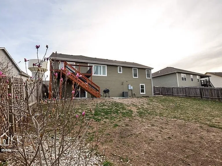 631 Tall Grass Dr — Photo 24