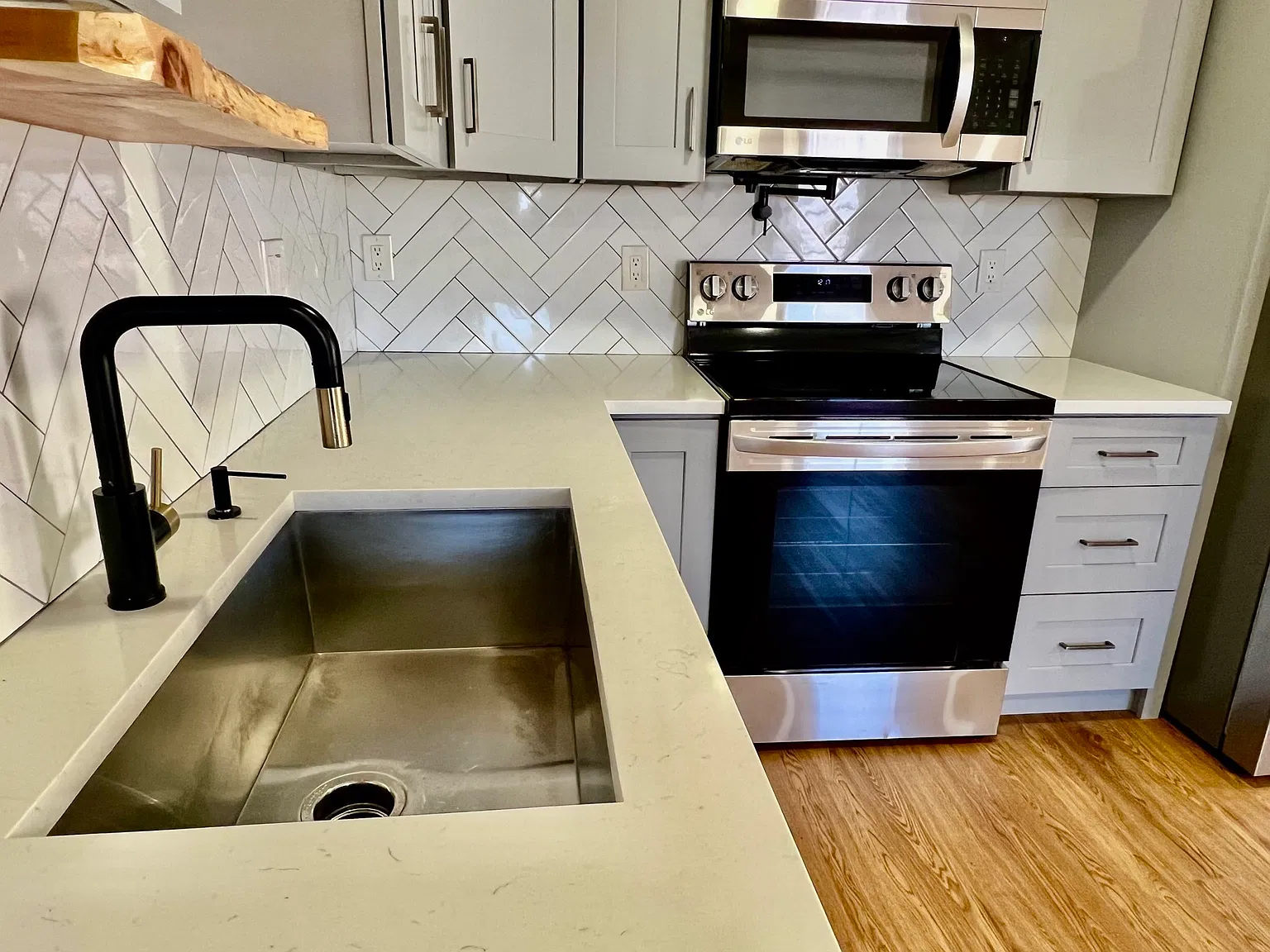 1 bed, 1.0 bath, 660 sqft, $2,300 — Photo 3