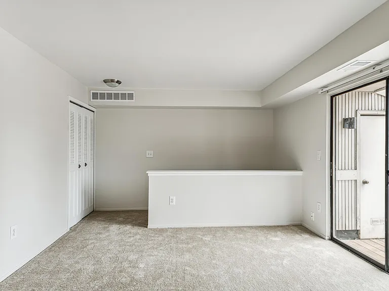Pointe West Apartments — Photo 19