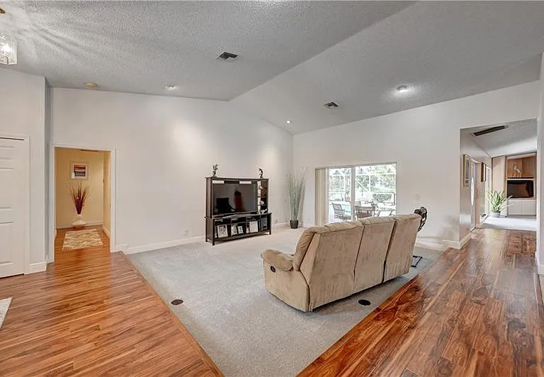 5088 NW 100th Ter — Photo 6
