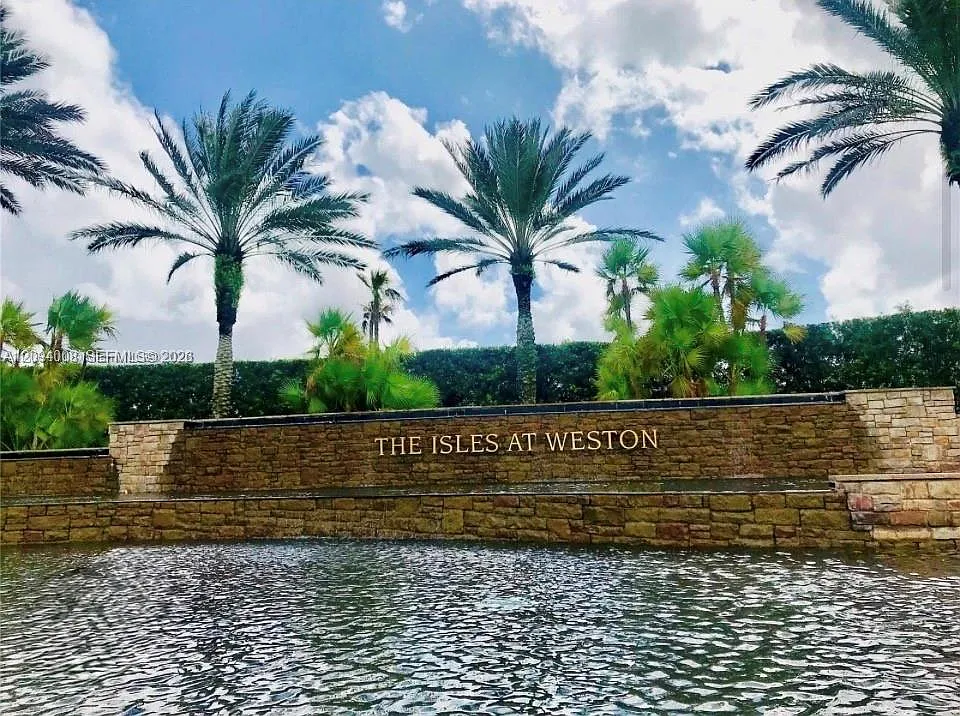 Isles At Weston — Photo 1
