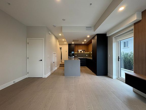 5th image of 125 W 41st Ave