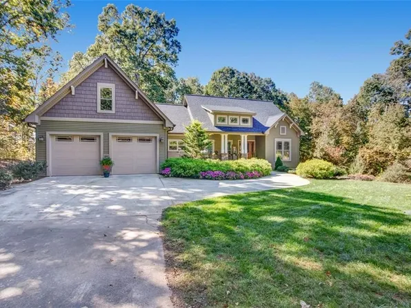 123 Grand Oaks Dr, Clarkesville, GA 30523