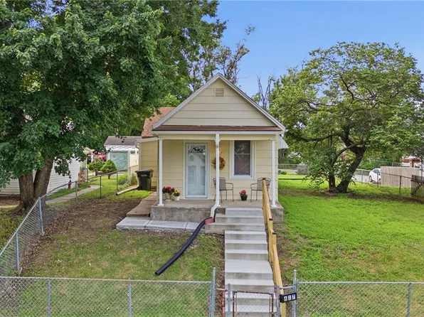 617 Pawnee St, Leavenworth, KS 66048