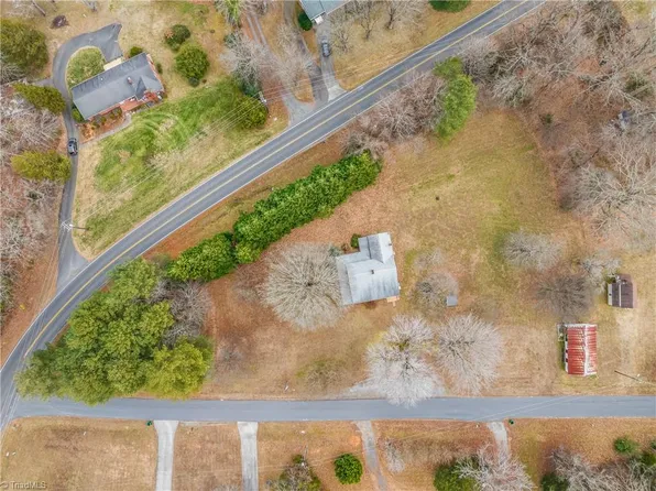 8290 Lake Ridge Dr, Clemmons, NC 27012