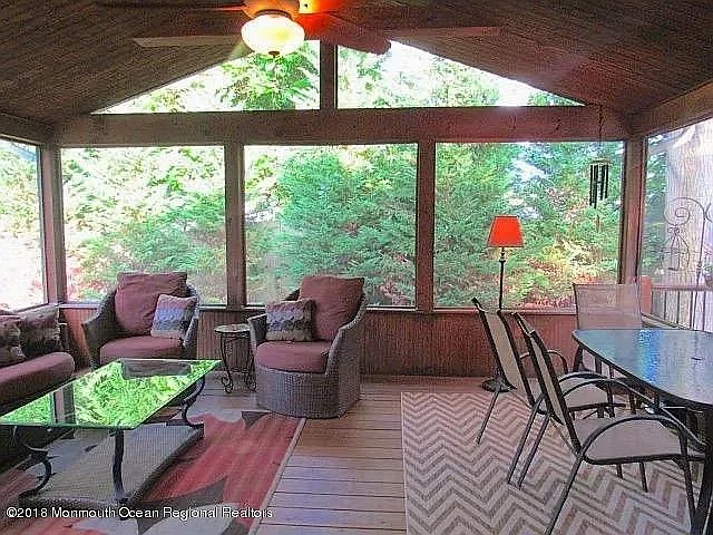 408 Rose Ave — Photo 7