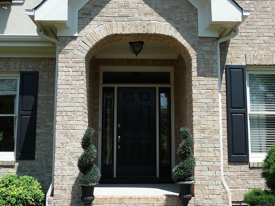 1st image of 828 Bennett Pl