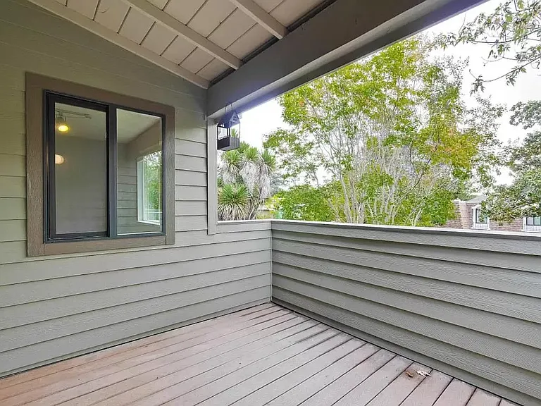 615 Forest Ave — Photo 2