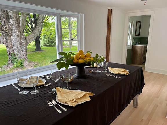 Here you see the remarkable tree and the doorway into the downstairs bathroom.