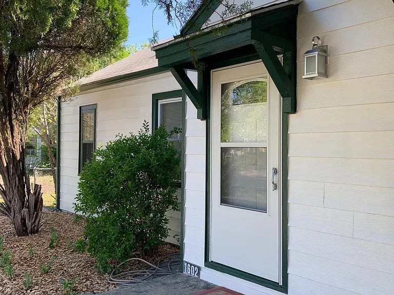 1602 N Volutsia Ave — Photo 3