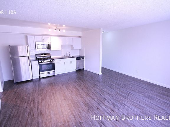 3rd image of 153 N Hoover St #2