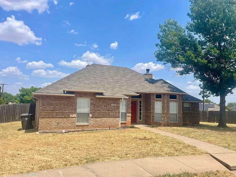 5201 Pebblestone Dr — Photo 2