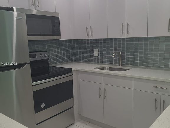 5th image of 202 Canterbury Dr W #I