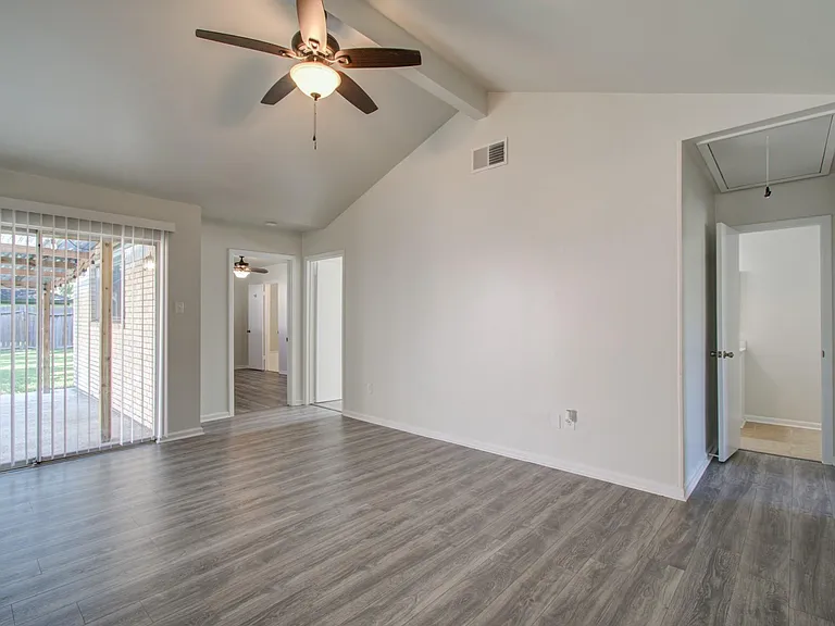 15611 La Casa Ln — Photo 11