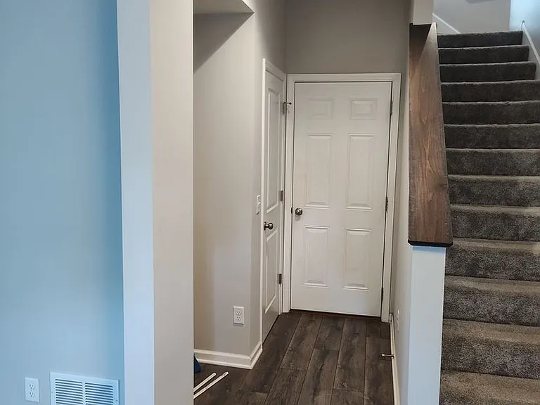 5236 Hampton St NE — Photo 35