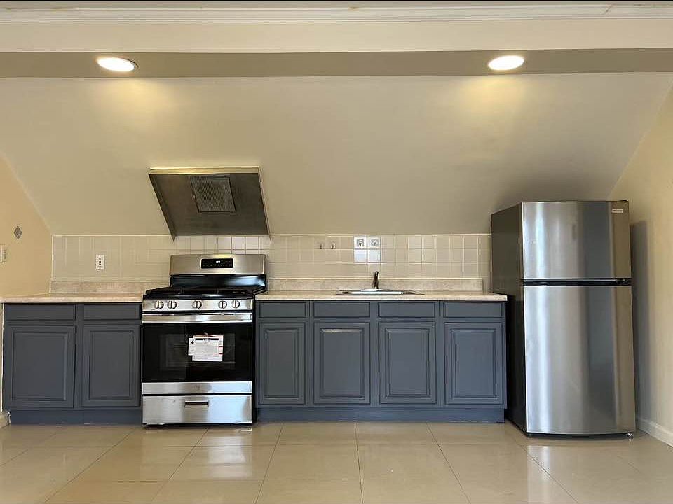 1st image of 62-15 Dieterle Cres #2