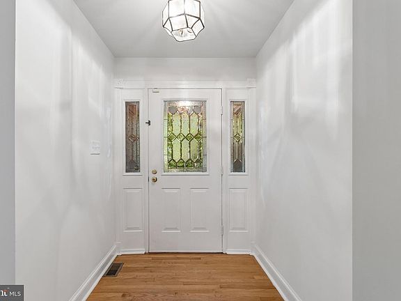 3rd image of 16320 Lea Dr