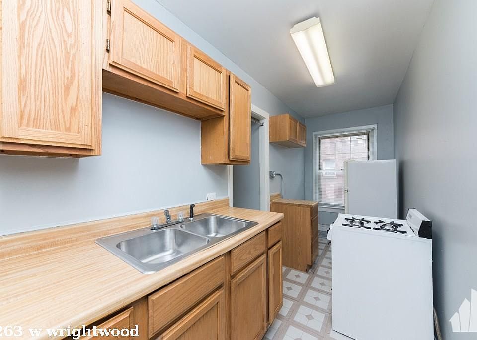 1st image of 3263 W Wrightwood Ave #1218
