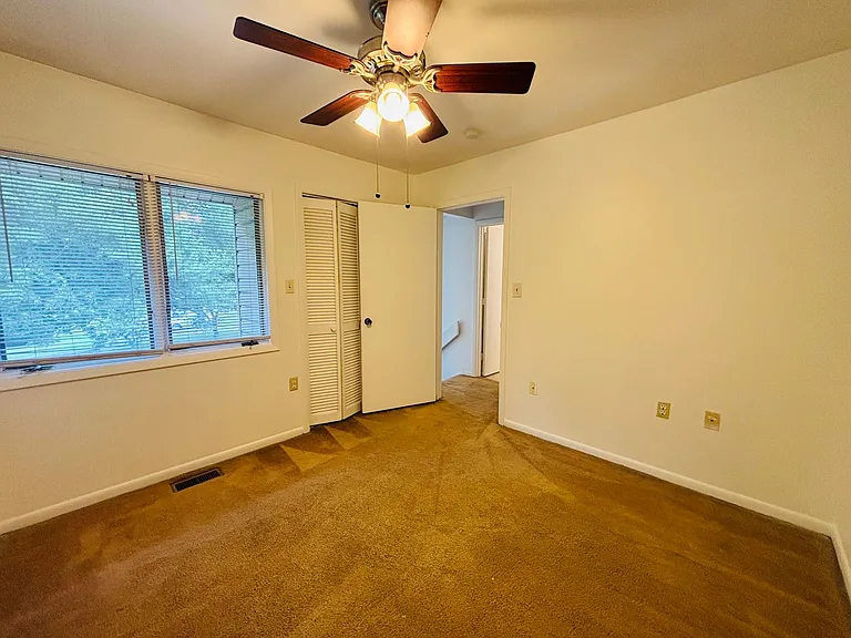 326 Shenandoah Cir — Photo 10