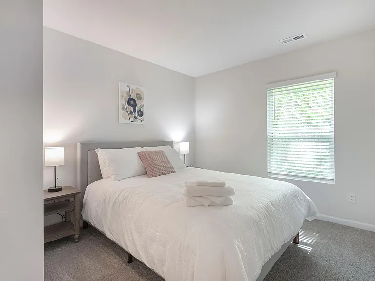 1140 Eastway Dr — Photo 23