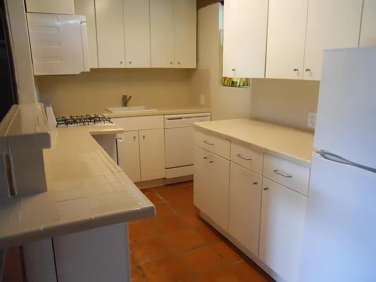 418 Ira Ave — Photo 5
