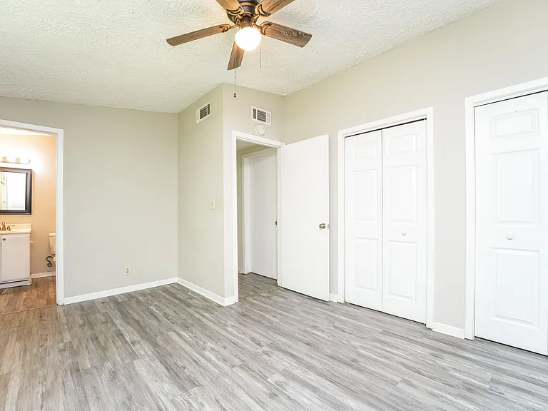4275 Bradley Dr — Photo 8