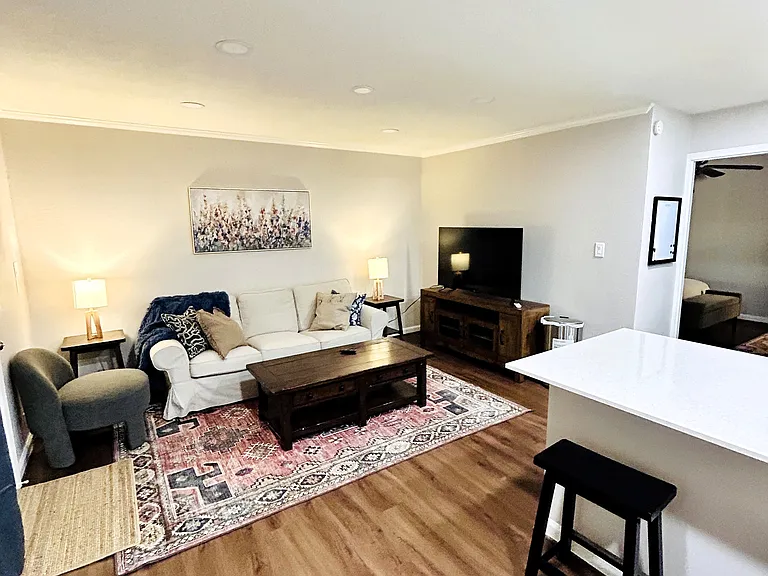 1712 W Main St #5 — Photo 2
