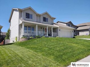 2307 Pilgrim Dr, Bellevue, NE 68123