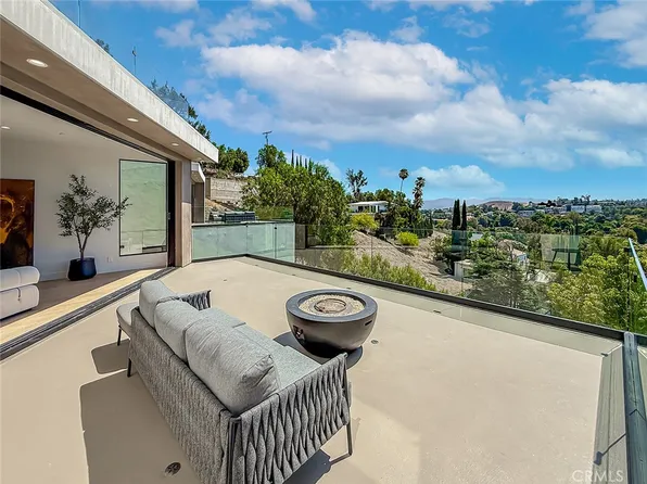 5130 Medina Rd, Woodland Hills, CA 91364