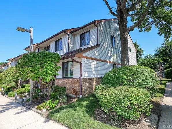 155 Laurel Lane, Wantagh, NY 11793
