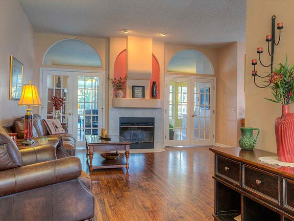 2nd image of 18 Curved Creek Way