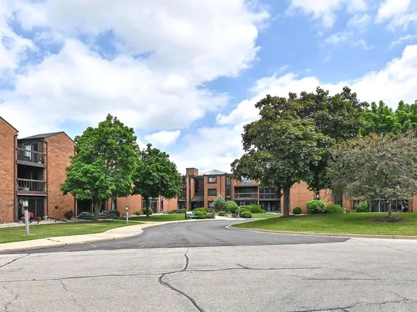 6100 W Stonehedge DRIVE #167, Greenfield, WI 53220