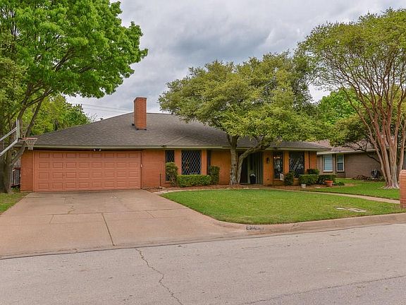 3rd image of 5709 Arbor Valley Dr