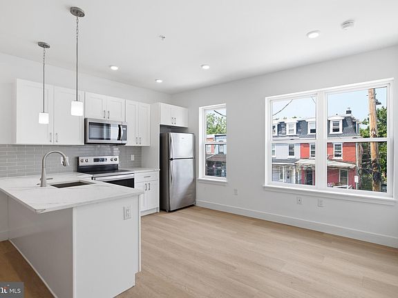2nd image of 3637 N 16th St #C