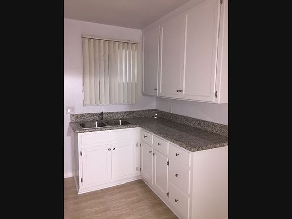 4th image of 324 N Florence St