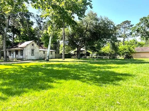 6211 Gresham St, Wallis, TX 77485