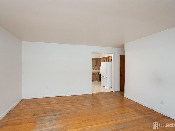 3rd image of 255 Harding Blvd