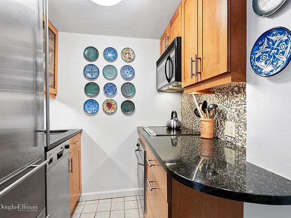 4th image of 23 W 73rd St #1116