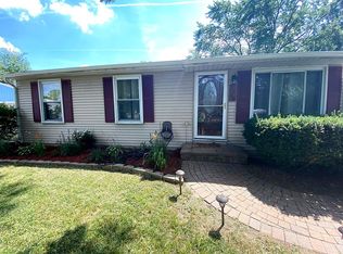2136 Champagne Dr, Ann Arbor, MI 48108