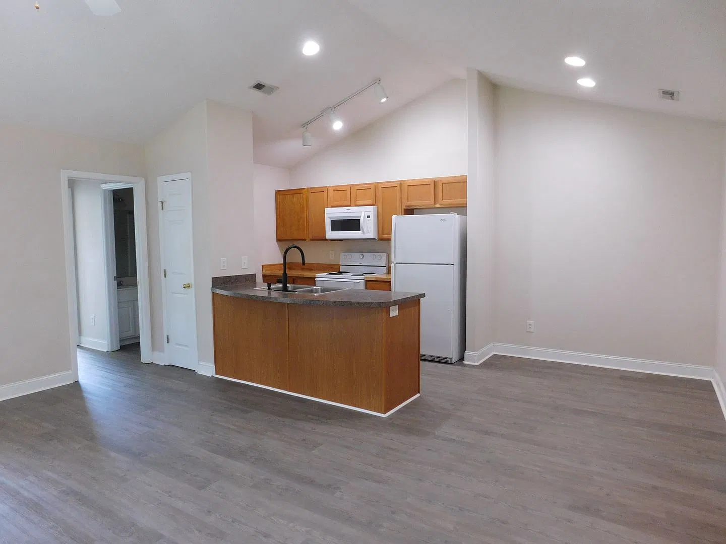 225 Churchhill Court - Triplex Available in the Townes At Flamingo Oaks Subdivision! — Photo 4